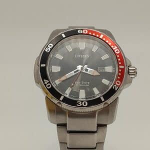 RELOJ CITIZEN J810 TITANIUM NEGRO Y ROJO