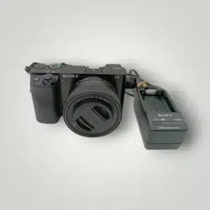CAMARA COMPACTA SONY ALPHA 6100A + OBJETIVO 16-50 OSS II + CARGADOR + BATERIA