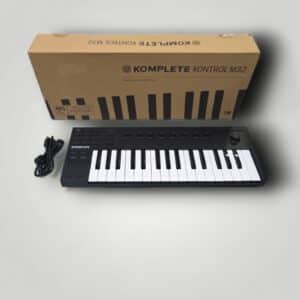 TECLADO ELECTRICO KOMPLETE KONTROL M32 + CAJA + CABLE