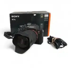 CAMARA DE FOTOS SONY ALPHA 7 III + OBJETIVO FE 3.5-5.6/28-70 OSS + CAJA