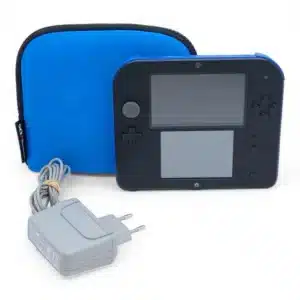 CONSOLA NINTENDO 2DS NEGRA + FUNDA + CARGADOR *NO INCLUYE LÁPIZ*