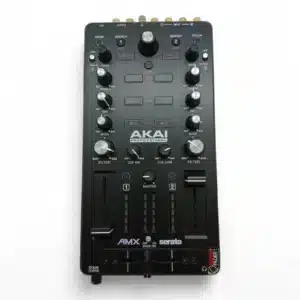 CONTROLADORA AKAI SERATO + CABLE