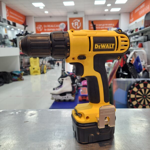 20230705 184222 scaled ATORNILLADOR DEWALT DC740 CON MALETIN CARGADOR Y DOS BATERIAS