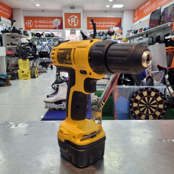 20230705 184229 scaled ATORNILLADOR DEWALT DC740 CON MALETIN CARGADOR Y DOS BATERIAS