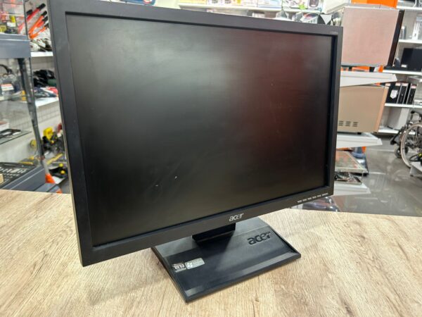 439914 1 MONITOR ACER 19" V19W + CABLE