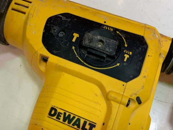 448784 3 rotated MARTILLO ELECTRICO DEWALT D25481 1050W + MAL