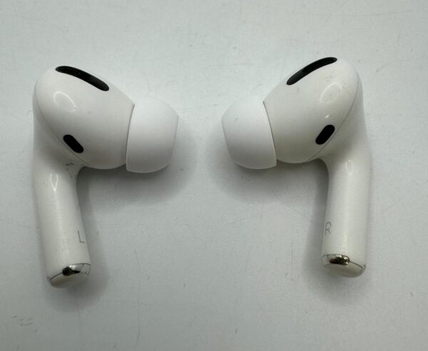 WhatsApp Image 2024 03 15 at 18.16.42 1 AIRPODS PRO 1 GEN