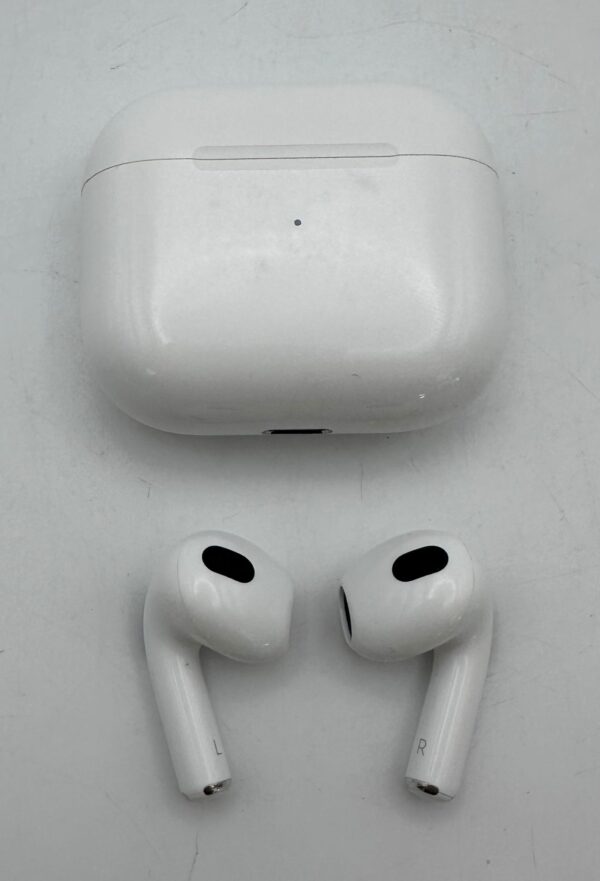 WhatsApp Image 2024 03 27 at 12.45.35 1 AURICULARES INALAMBRICOS APPLE AIRPODS 3RA GEN