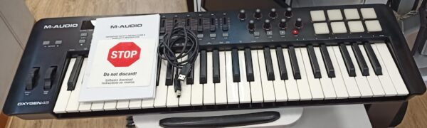 455636 5 TECLADO MIDI M-AUDIO OXYGEN49 + CABLE (15)