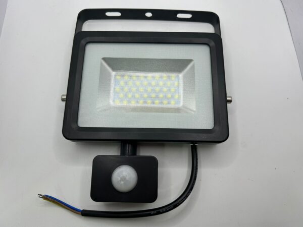 459518 3 LUZ LED CON SENSOR HOME PLUS 20W 1800LM *A ESTRENAR*