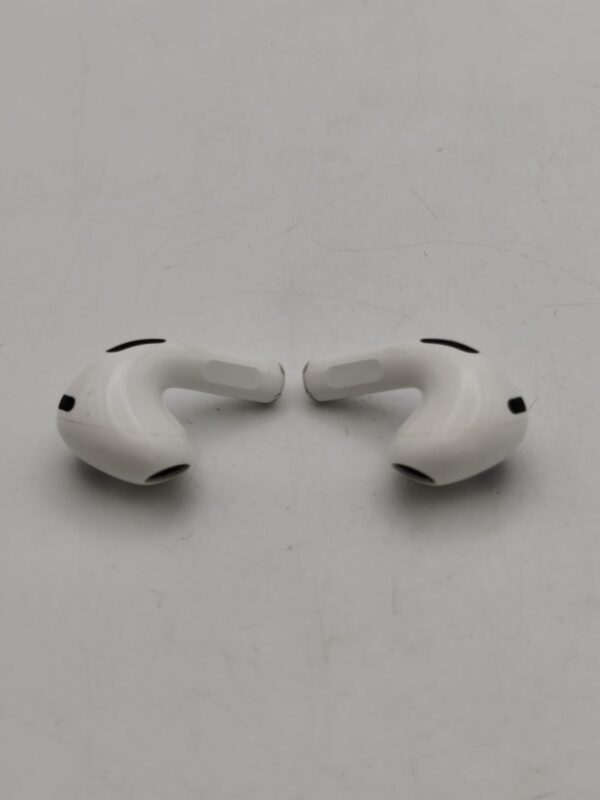 WhatsApp Image 2024 04 10 at 12.39.00 2 AURICULARES INALAMBRICOS APPLE AIRPODS 3RA GEN A2566 (A2564+A2565)