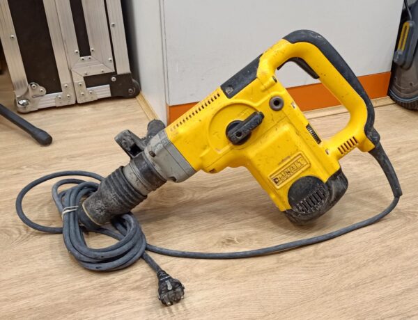 438926 2 MARTILLO DEMOLEDOR DEWALT D25830 1150W