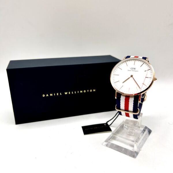 468875 2 scaled RELOJ DANIEL WELLINGTON CON CAJA *A ESTRENAR*