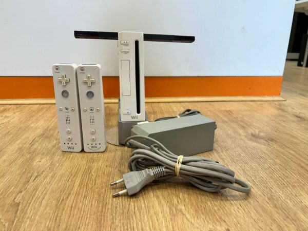 462490 1 CONSOLA NINTENDO WII + FUENTE + SENSOR + 2 MANDOS + BASE (TAPA SUELTA)