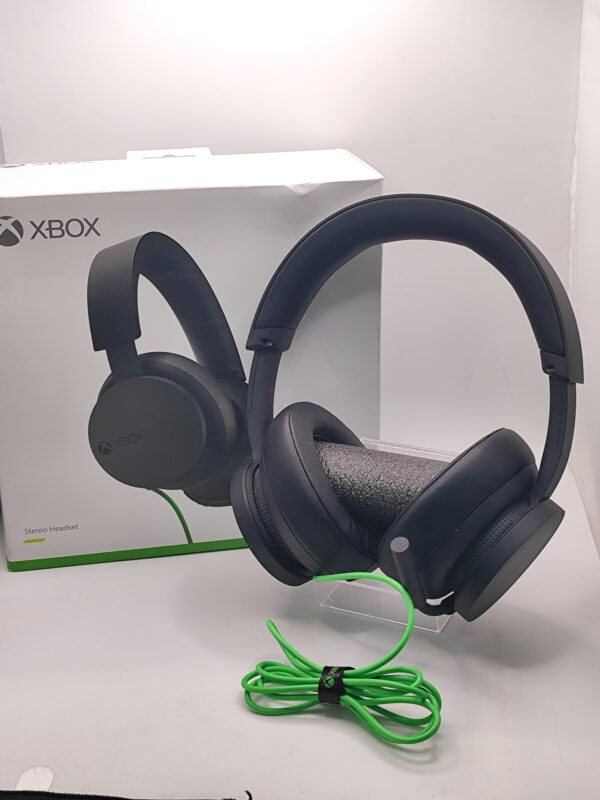 IMG 20240621 184352 NYbicQ scaled AURICULARES XBOX MODELO 1984 CON CABLE + CAJA