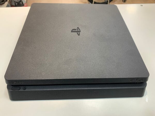 WhatsApp Image 2024 06 06 at 16.55.58 CONSOLA PS4 SLIM 1TB + MANDO Y CABLES