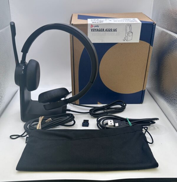 WhatsApp Image 2024 06 15 at 12.02.21 1 AURICULARES POLY VOYAGER 4320 UC + CAJA + ACCESORIOS