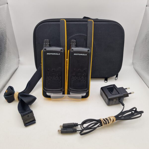 2e6bf78f 12f2 411f 81ce da7c171d7e60 PAREJA DE WALKIES TALKIE MOTOROLA T82 EXTREME + CARGADOR + FUNDA