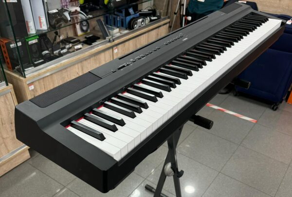 3852597 6 PIANO DIGITAL YAMAHA P-125 + CARGADOR + FUNDA YAMAHA