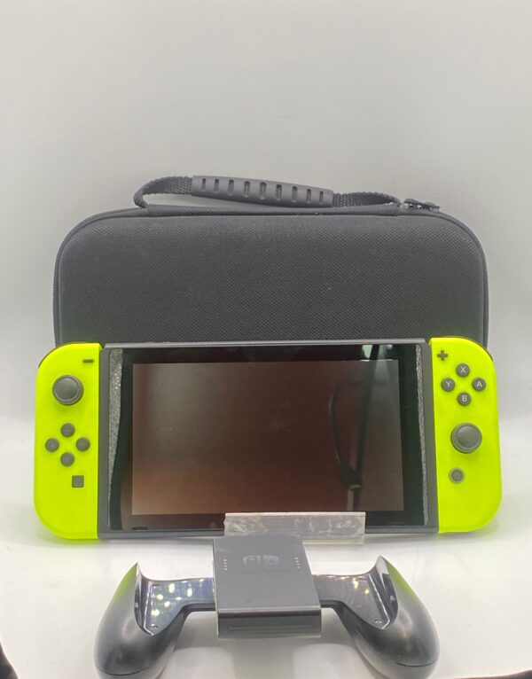 475984 1 CONSOLA NINTENDO SWITCH VERDE + ESTUCHE + BASE DE MANDO