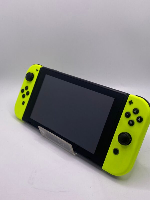 475984 4 CONSOLA NINTENDO SWITCH VERDE + ESTUCHE + BASE DE MANDO