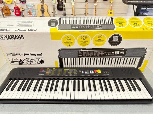 481192 2 TECLADO ELECTRÓNICO YAMAHA PSR-F52 + CAJA + PAPELES + ALIMENTADOR