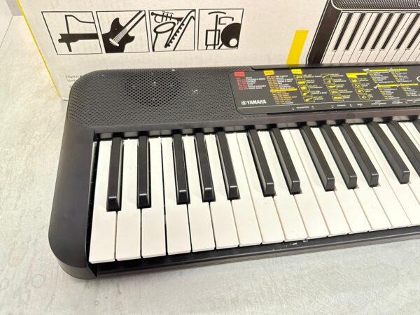 481192 5 TECLADO ELECTRÓNICO YAMAHA PSR-F52 + CAJA + PAPELES + ALIMENTADOR