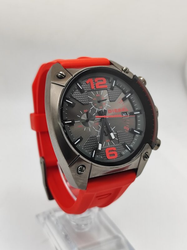 IMG 20240731 173557 FyVxOC scaled RELOJ DIESEL OVERFLOW DZ4481 CORREA SILICONA ROJA- ESFERA GRIS