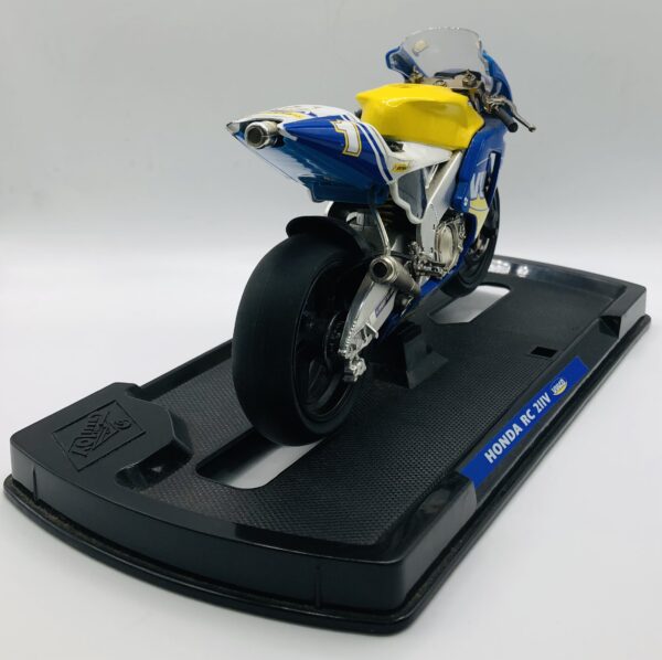 454695 3 MOTO MINIATURA HONDA RC 211V