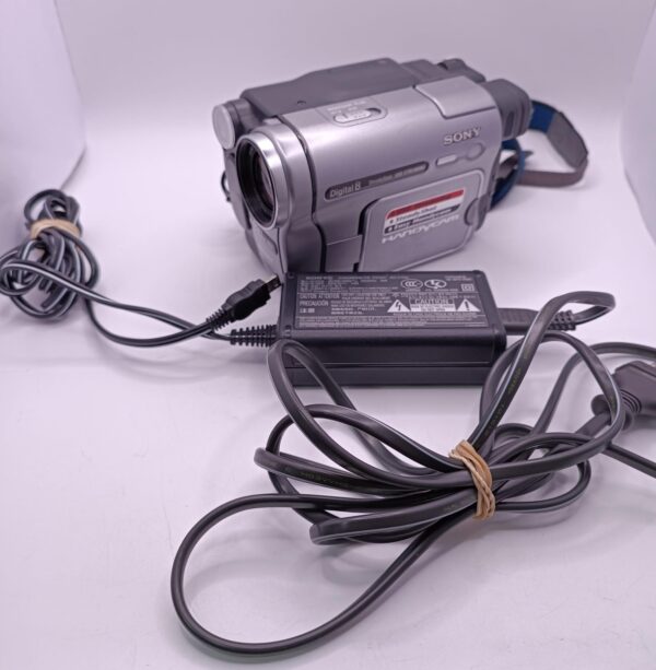 474056 1 VIDEOCAMARA-GRABADORA SONY HANDYCAM DCR-TRV270E + CARGADOR + CABLES