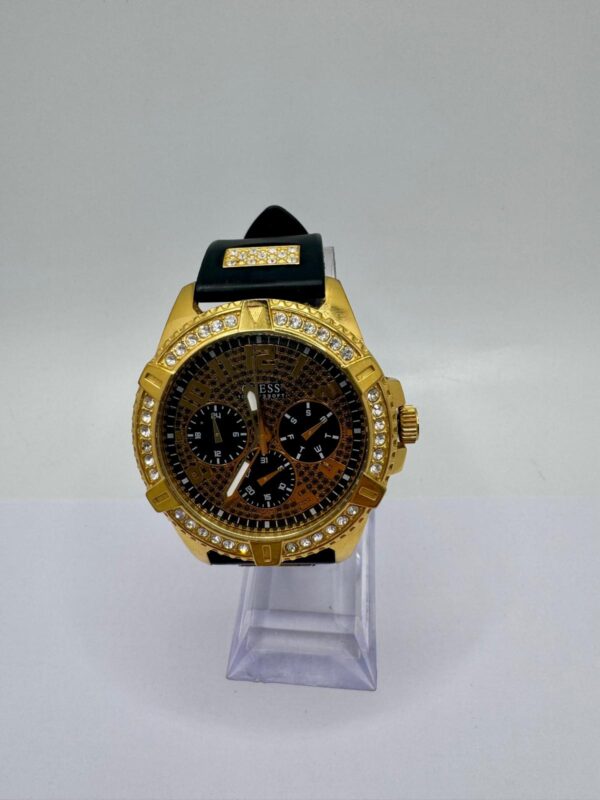 477508 1 RELOJ GUESS ZEUS 100M DORADO CON CORREA SILICONA