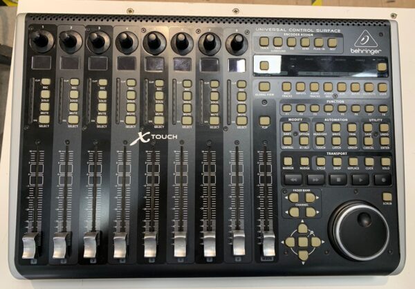 482156 2 CONTROLADOR BEHRINGER X TOUCH + CAJA Y CABLES