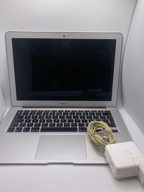 482575 1 MACBOOK AIR 2014 CORE I5 / 4GB / 128GB SSD + CARGADOR