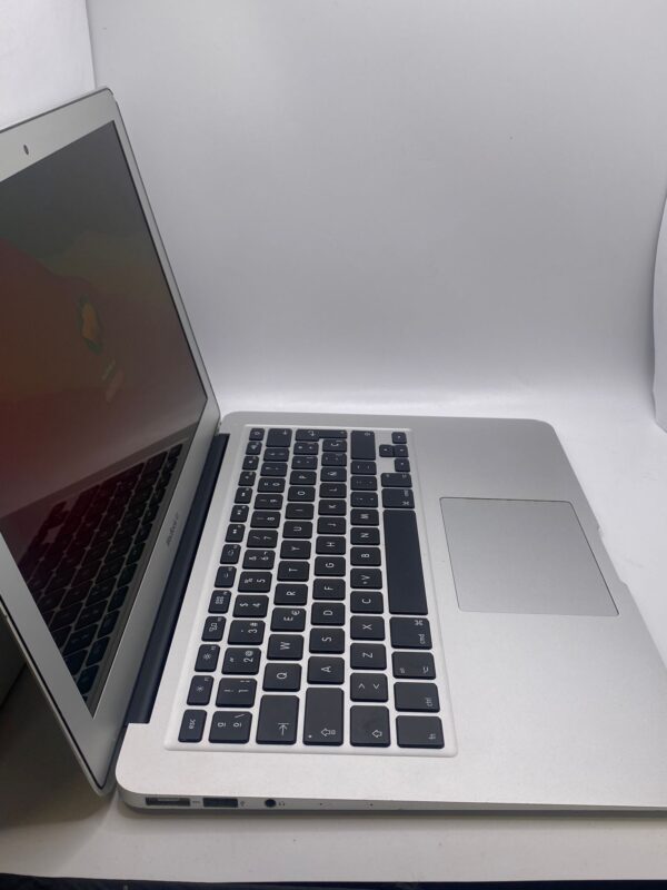 482575 2 MACBOOK AIR 2014 CORE I5 / 4GB / 128GB SSD + CARGADOR