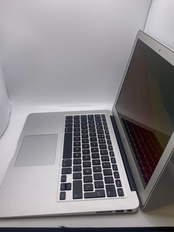 482575 3 MACBOOK AIR 2014 CORE I5 / 4GB / 128GB SSD + CARGADOR