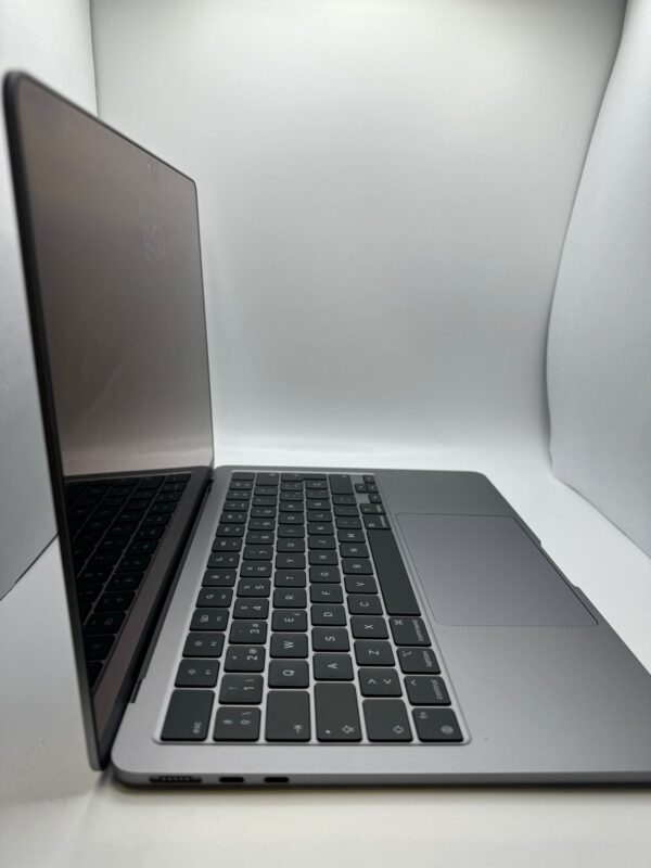 483184 4 PORTATIL APPLE MACBOOK AIR (2022) 13,6" RETINA CHIP M2 8 GB 256 GB SSD + CAJA