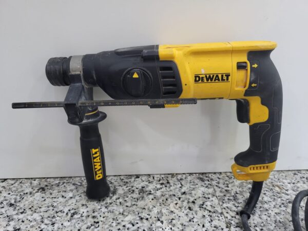 483217 3 TALADRO DEWALT D25133 800W + MALETIN