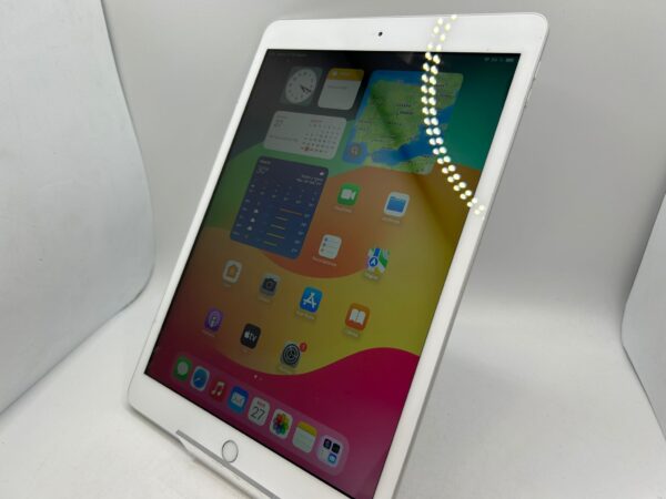 488373 5 TABLET IPAD 8 GEN 10,2 32GB WIFI GRIS + CABLE