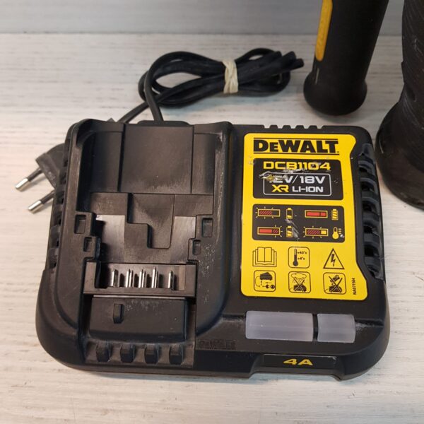 488516 3 MARTILLO PERCUTOR A BATERÍA DEWALT DCH273 XR SDS-PLUS 18V + BATERÍA 5AH 18V + CARGADOR DCB1104