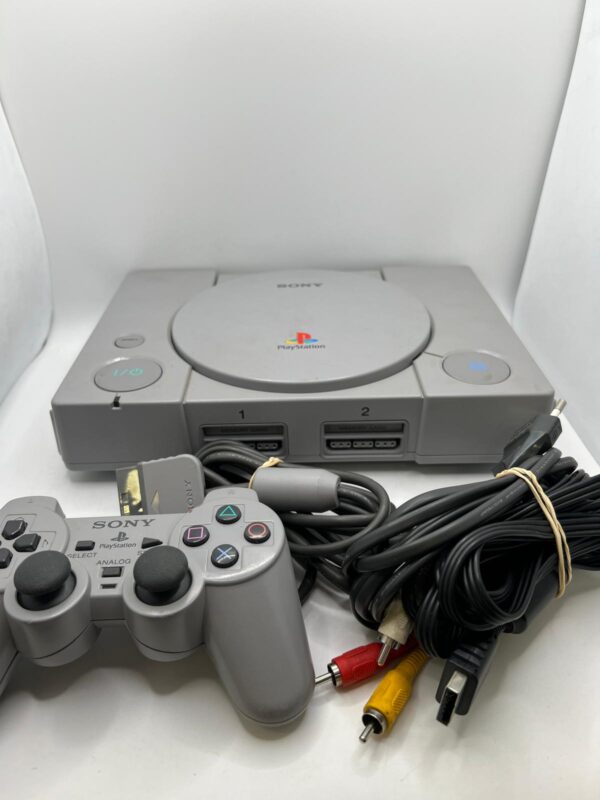 488977 3 CONSOLA SONY PS1 SCPH 9002 + MANDO + CABLES