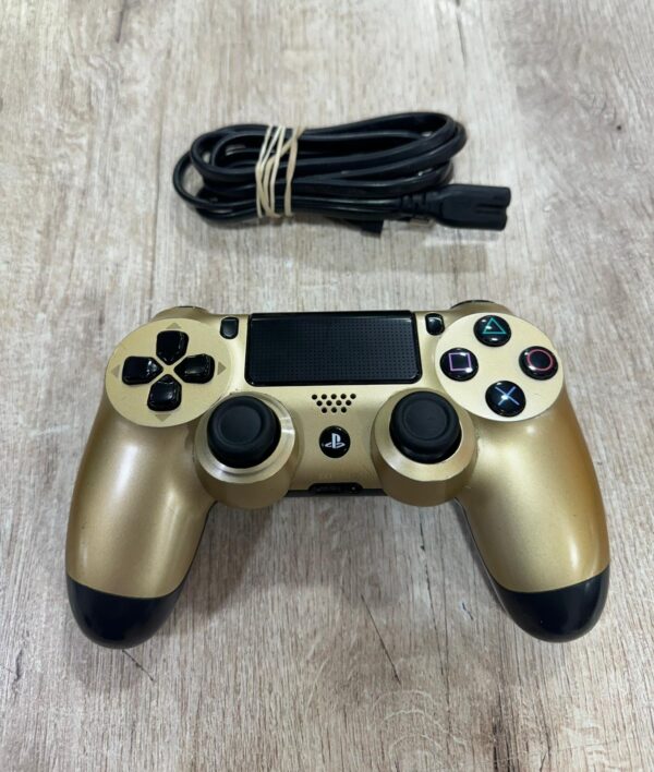 489463 1 CONSOLA SONY PS4 PRO 1TB + MANDO DORADO + CABLE