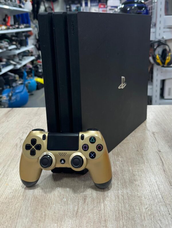 489463 3 CONSOLA SONY PS4 PRO 1TB + MANDO DORADO + CABLE