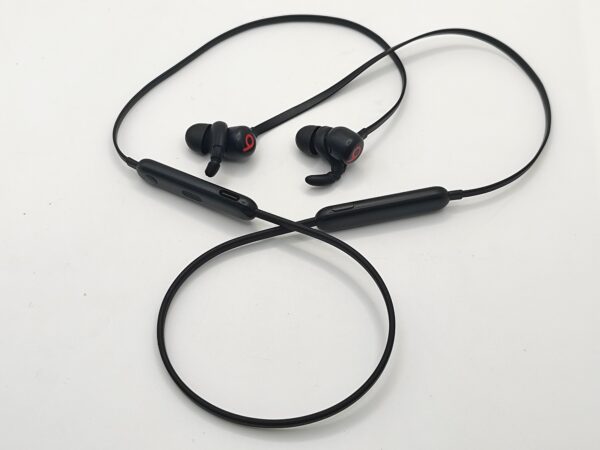 IMG 20240803 102847 gRTbiq scaled AURICULARES INALAMBRICOS BEATS FLEX