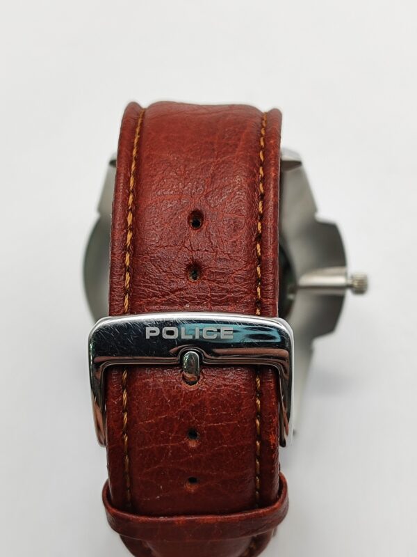 IMG 20240807 115337 yNUGTy scaled RELOJ PULSERA POLICE 14384J DIAL AZUL CUERPO METALICO CORREA CUERO MARRON ROJIZO