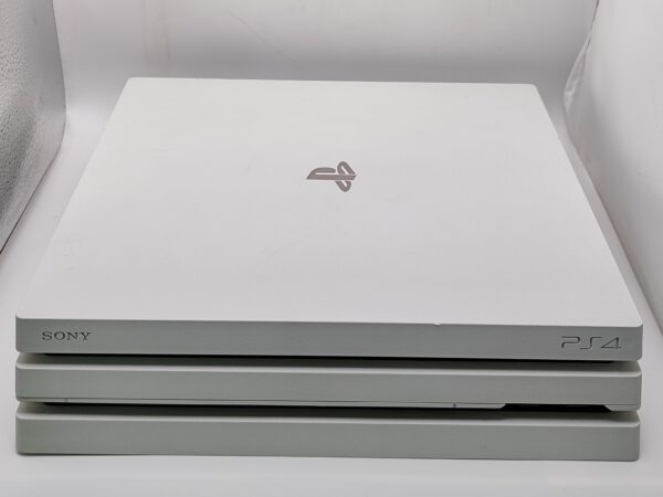 IMG 20240807 121710 YWEpCX scaled CONSOLA PS4 PRO 1TB BLANCA + CABLES * NO INCLUYE MANDO*