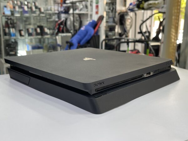 IMG 5472SAMU070824 52 scaled CONSOLA PS4 SLIM 1TB + MANDO + CABLES