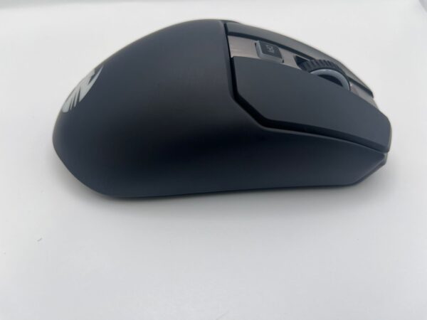 WhatsApp Image 2024 08 05 at 18.34.00 1 RATON INALAMBRICO ROCCAT KAIN 200 + CAJA + ACC