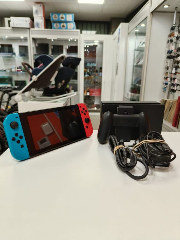 15U497119 6 CONSOLA NINTENDO SWITCH ROJA Y AZUL + CARGADOR + ACCESORIOS