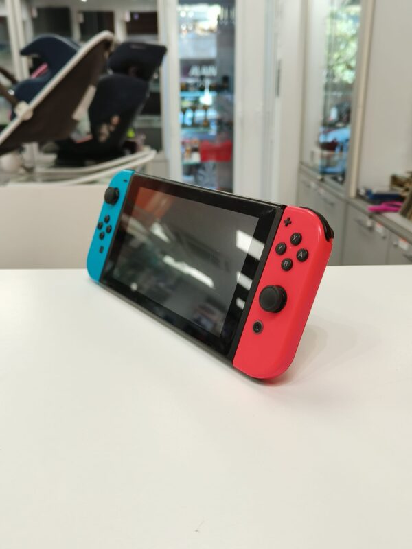 15u497119 4 CONSOLA NINTENDO SWITCH ROJA Y AZUL + CARGADOR + ACCESORIOS