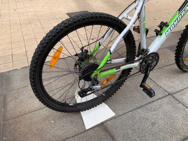 475415 3 BICICLETA MONDRAKER BLANCA Y VERDE 26" SHIMANO ACERA